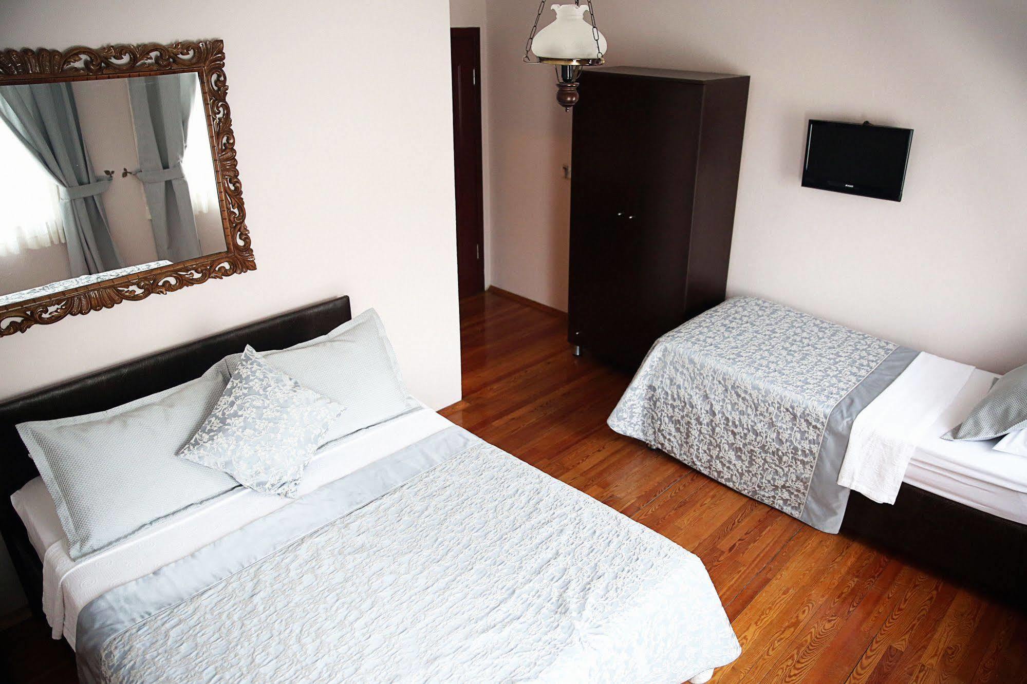 Ebruli Hotel Tenedos Buitenkant foto